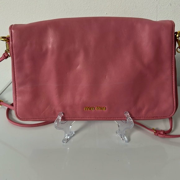 Miu Miu Pink Lambskin Leather Crossbody Bag with Gold Hardware - Picture 2 of 16